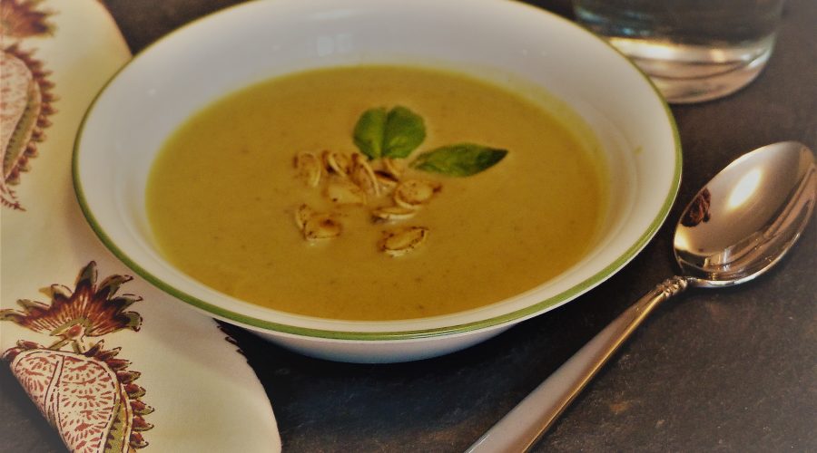 Pumpkin-chickpea soup (with an Indian twist)